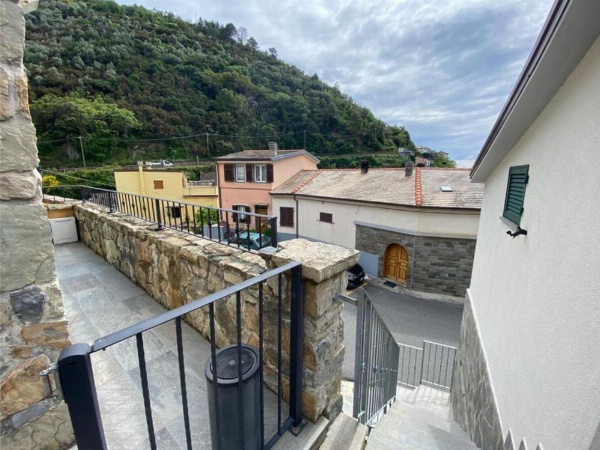 Estate Riomaggiore image 14